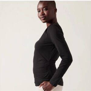 Athleta outbound long sleeved shirt size small. Black.